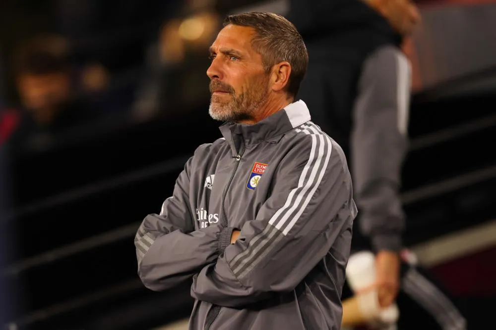 Hendrie Krüzen, l’ex-adjoint de Peter Bosz, raconte son enfer vécu à l&rsquo;Olympique lyonnais