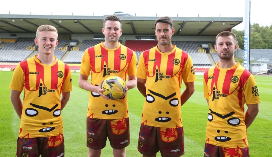 En Écosse, le Partick Thistle FC sort un maillot inspiré de son affreuse mascotte