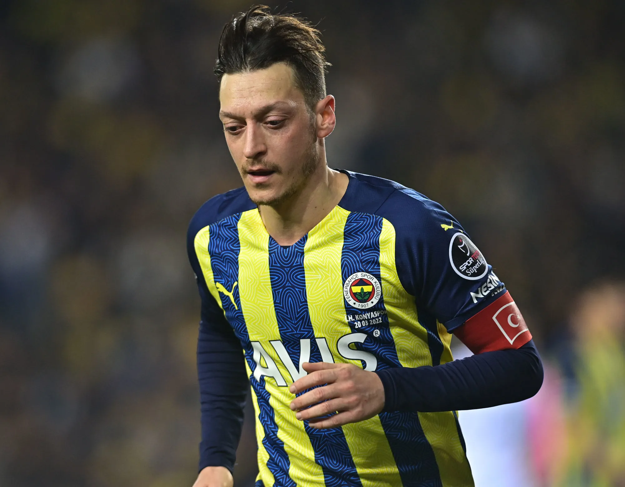Libéré par Fenerbahçe, Mesut Özil signe à Başakşehir