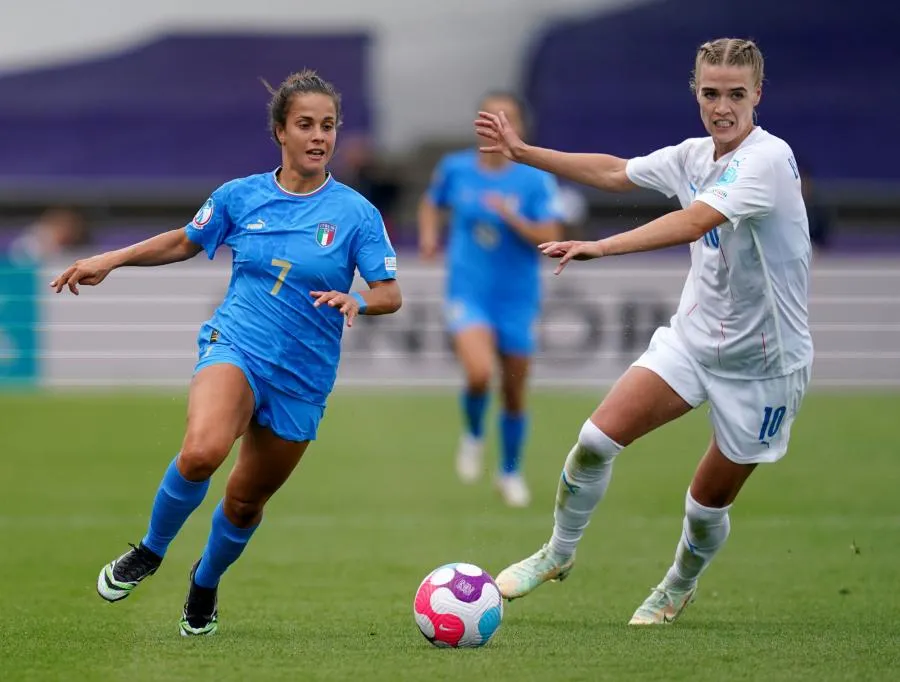 L&rsquo;Italie accroche l&rsquo;Islande et reste en vie