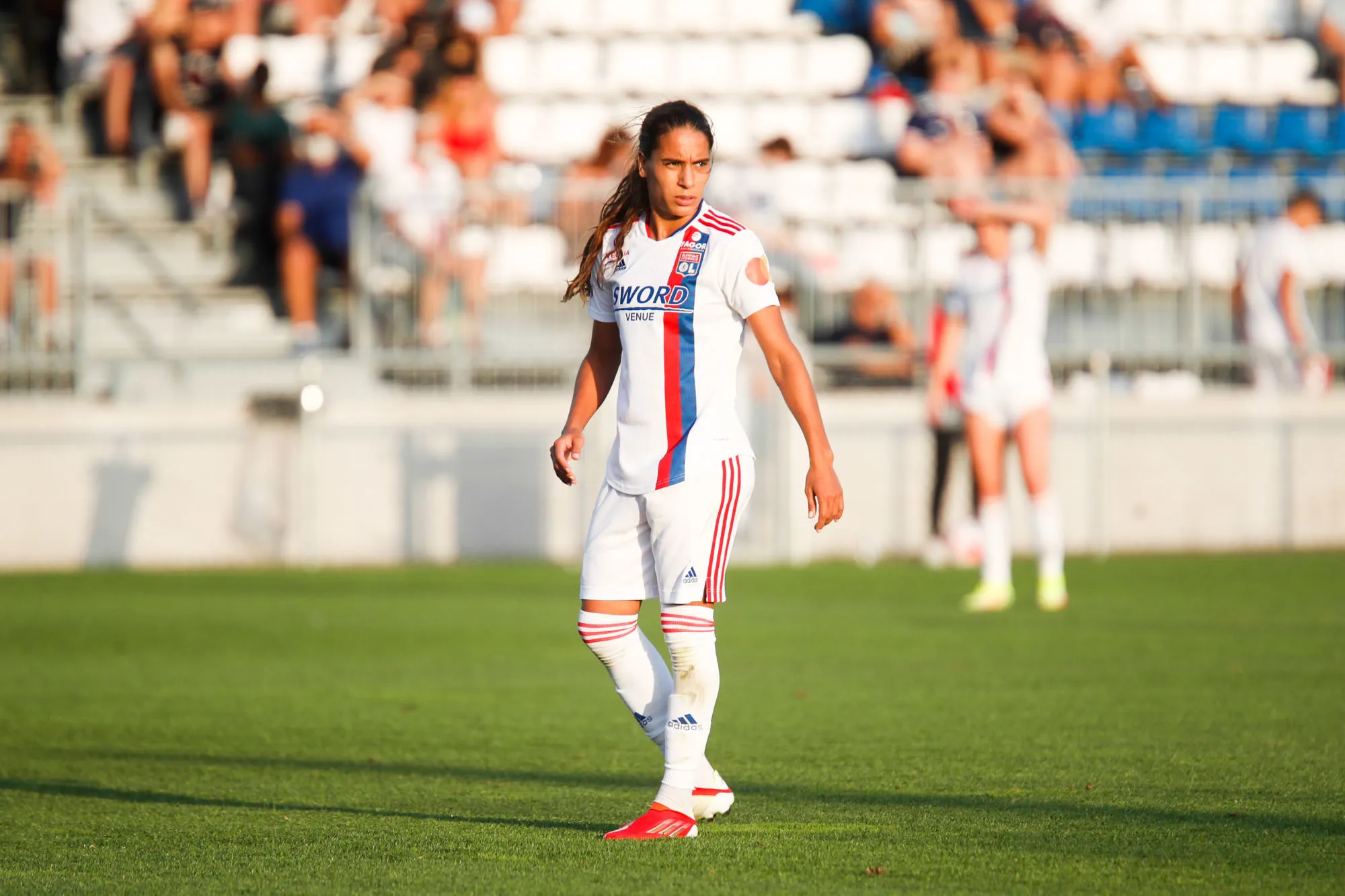 Amel Majri prolonge à l’OL, un mois après son accouchement