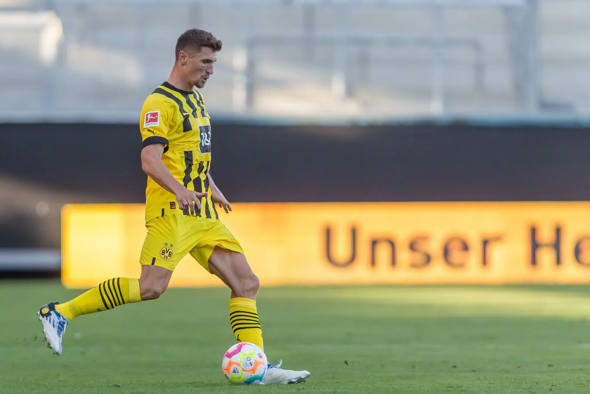 Thomas Meunier se déguise pour passer incognito au festival Tomorrowland