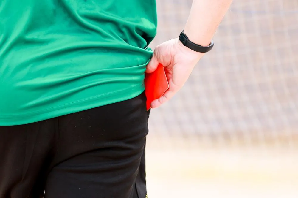 Un joueur amateur suspendu quinze ans pour avoir frappé un arbitre