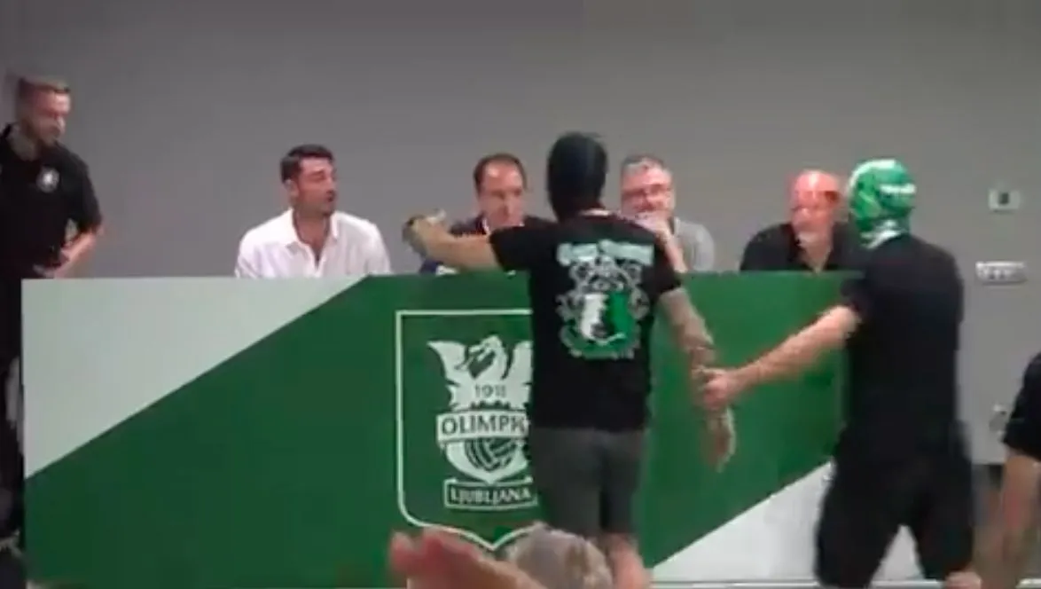 Les ultras de l’Olimpija Ljubljana ruinent la première conférence de presse du nouveau coach