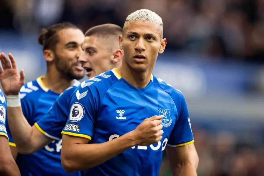 Richarlison suspendu un match à cause de sa célébration avec un fumigène