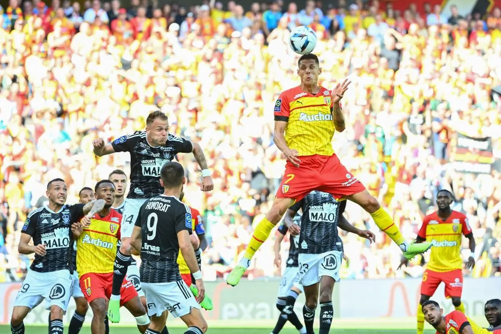 Un triplé de Sotoca offre la victoire à Lens face à Brest