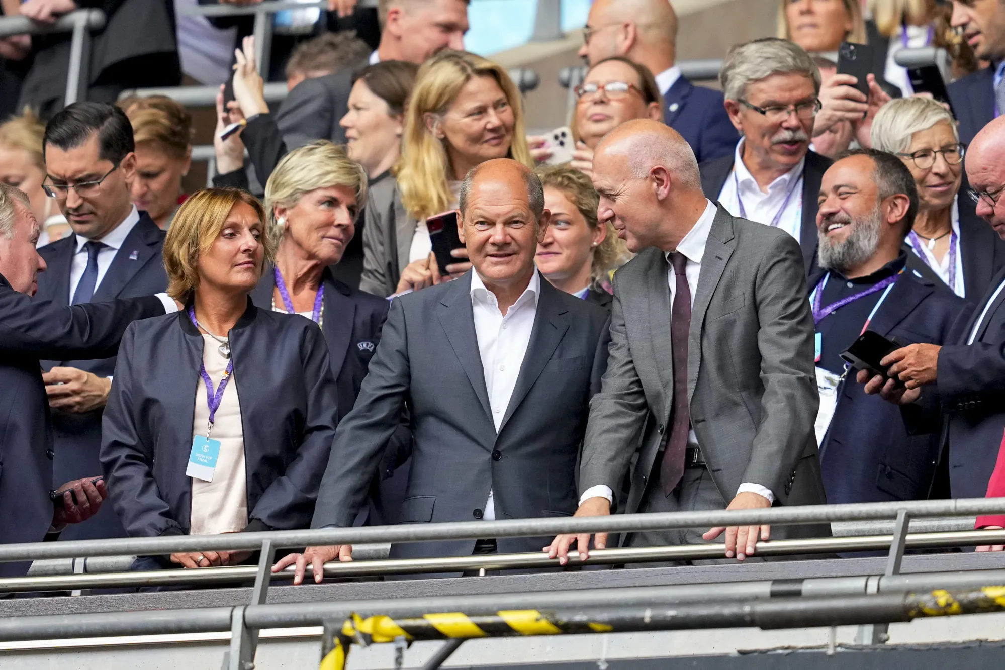 Le chancelier allemand Olaf Scholz pour des primes égales en sélection