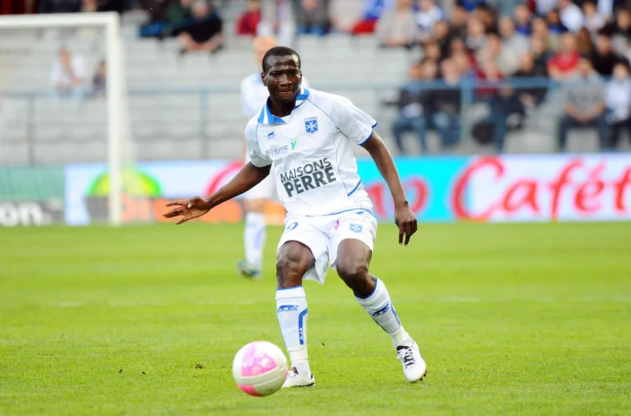 Delvin Ndinga : «<span style="font-size:50%">&nbsp;</span>Qu’un club me fasse confiance…<span style="font-size:50%">&nbsp;</span>»