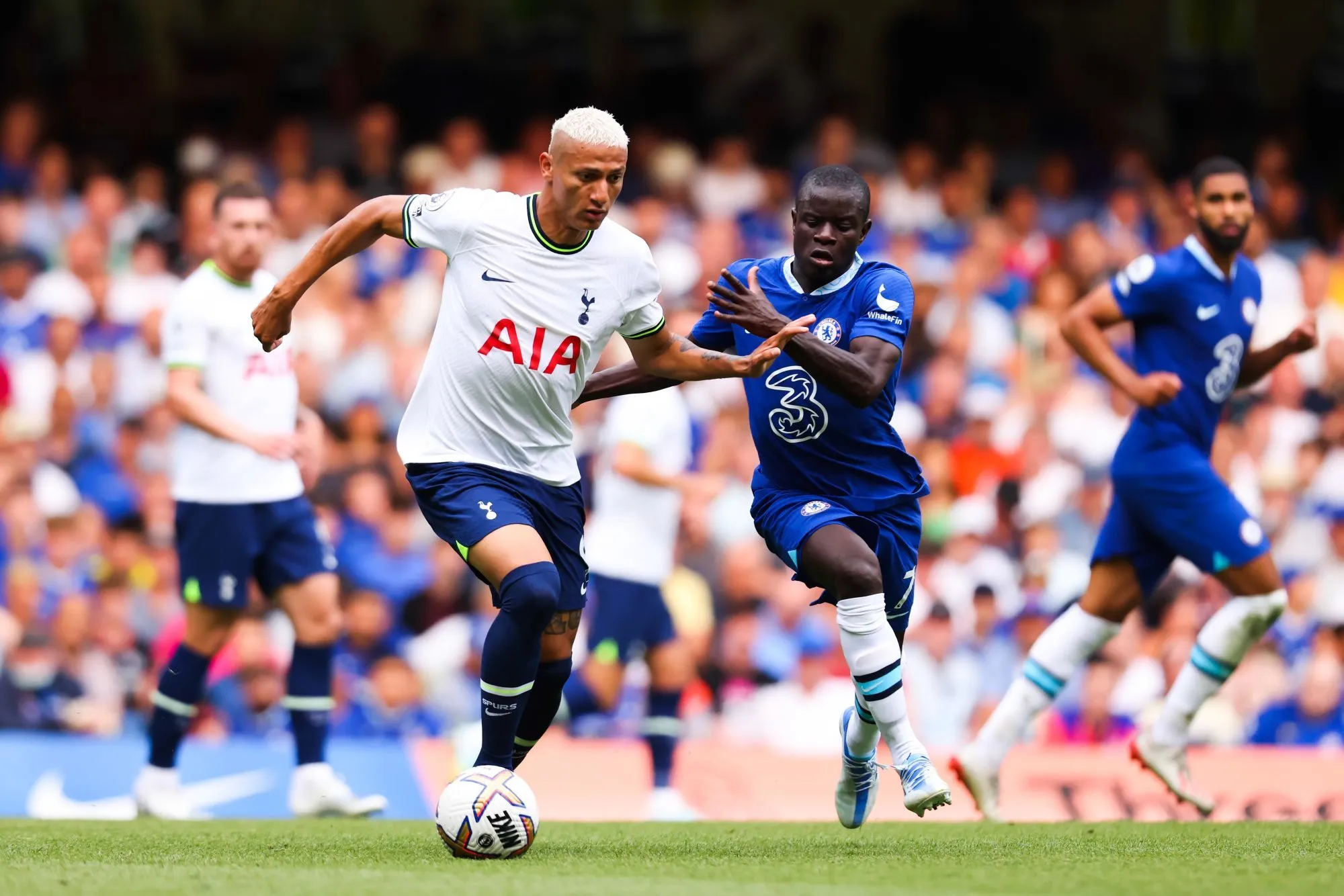 N&rsquo;Golo Kanté indisponible un mois pour une blessure à la cuisse