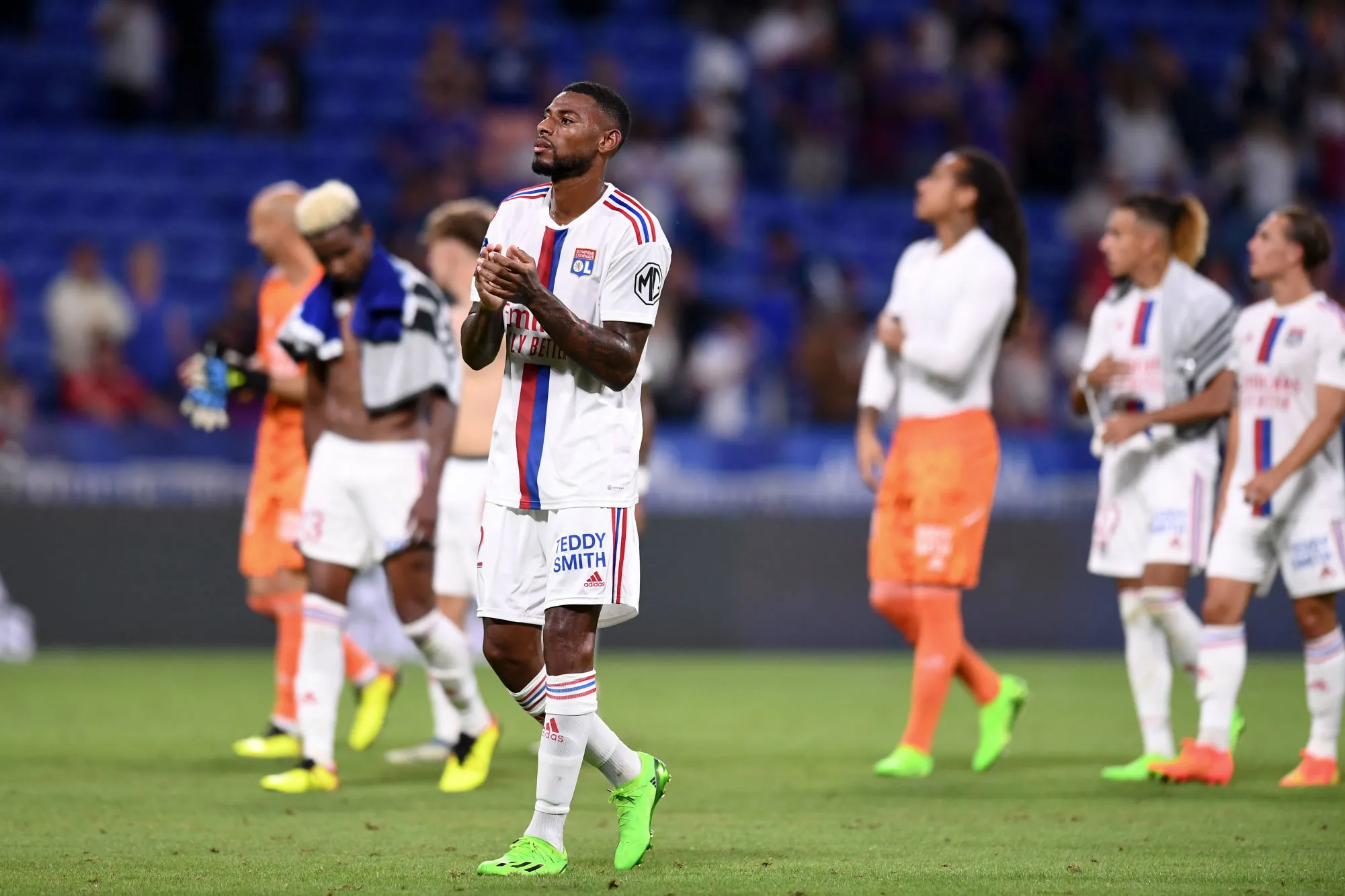 Un calicot contre les crampons verts lors de OL-Troyes