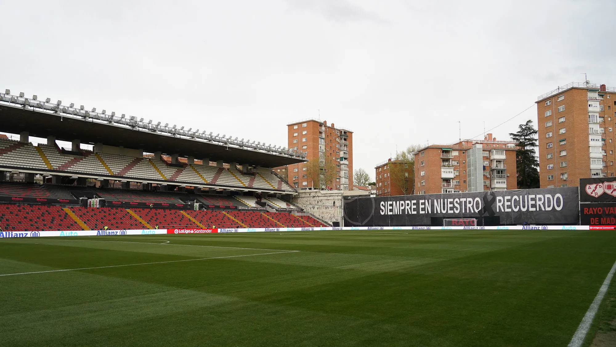 Des centaines de supporters du Rayo Vallecano ont passé une nuit dehors pour récupérer leur carte d&rsquo;abonné