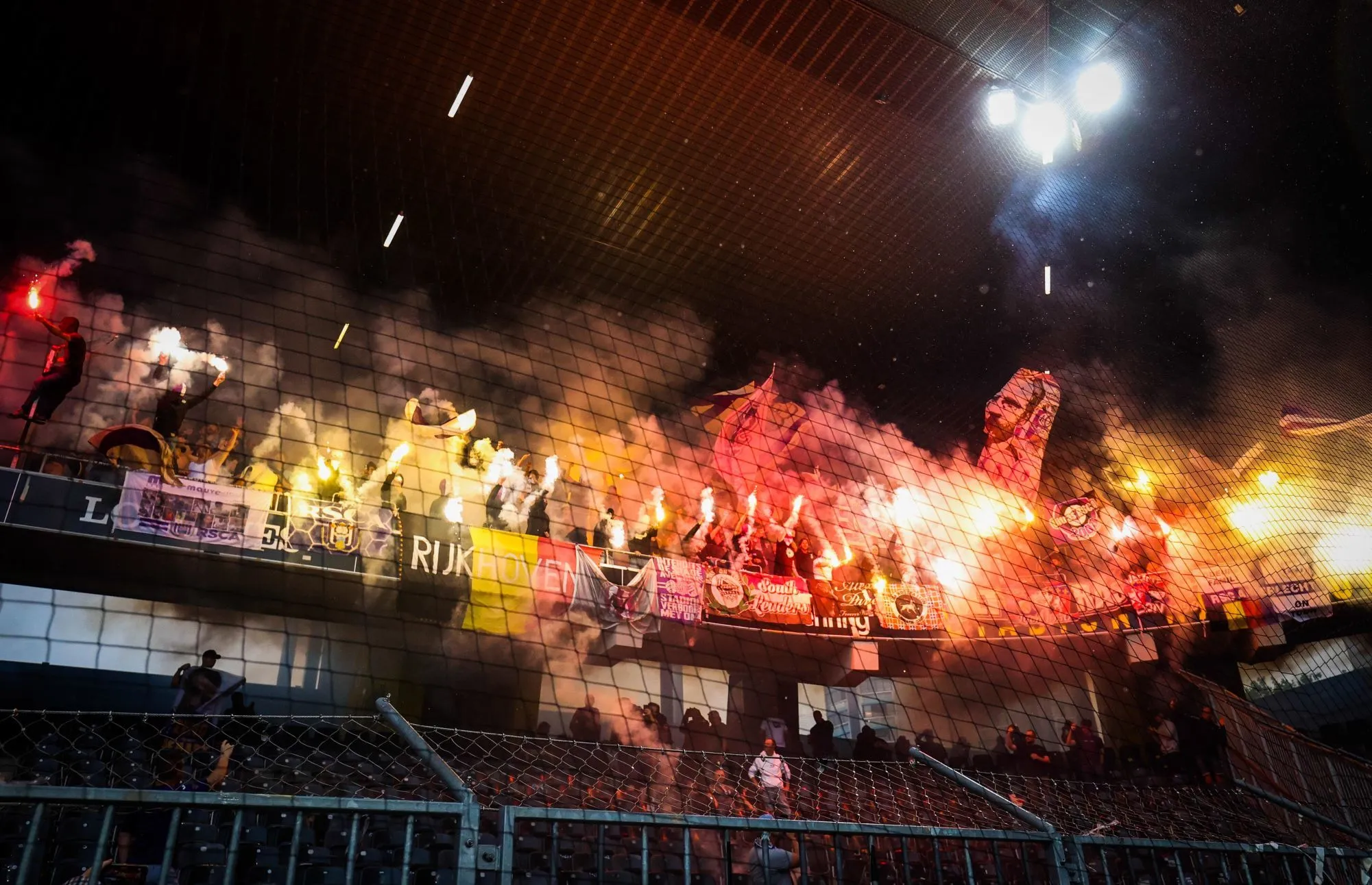 Une violente bagarre a éclaté entre supporters d’Anderlecht et des Young Boys