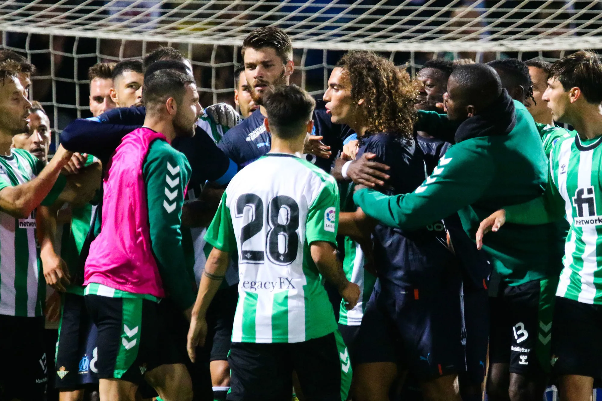 Face au Betis, Mattéo Guendouzi s’est fait tirer les cheveux par Andrés Guardado