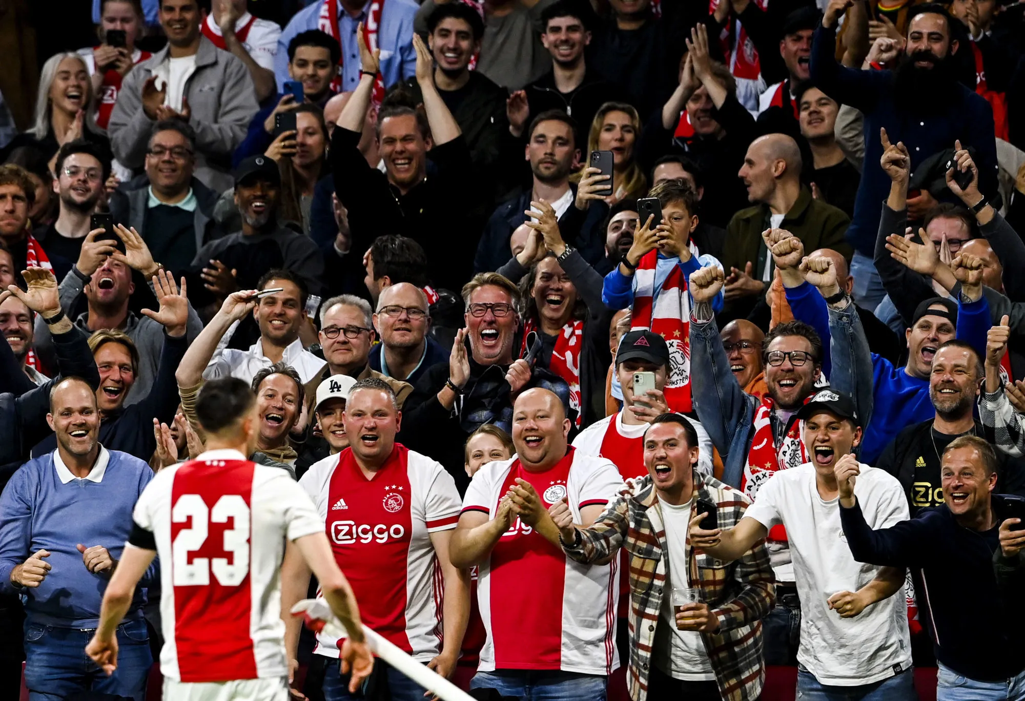 L’Ajax interdit les pancartes pour demander leurs maillots aux joueurs