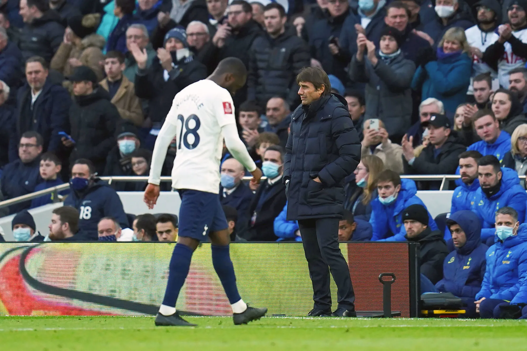 Tanguy Ndombélé poussé vers la sortie par Antonio Conte