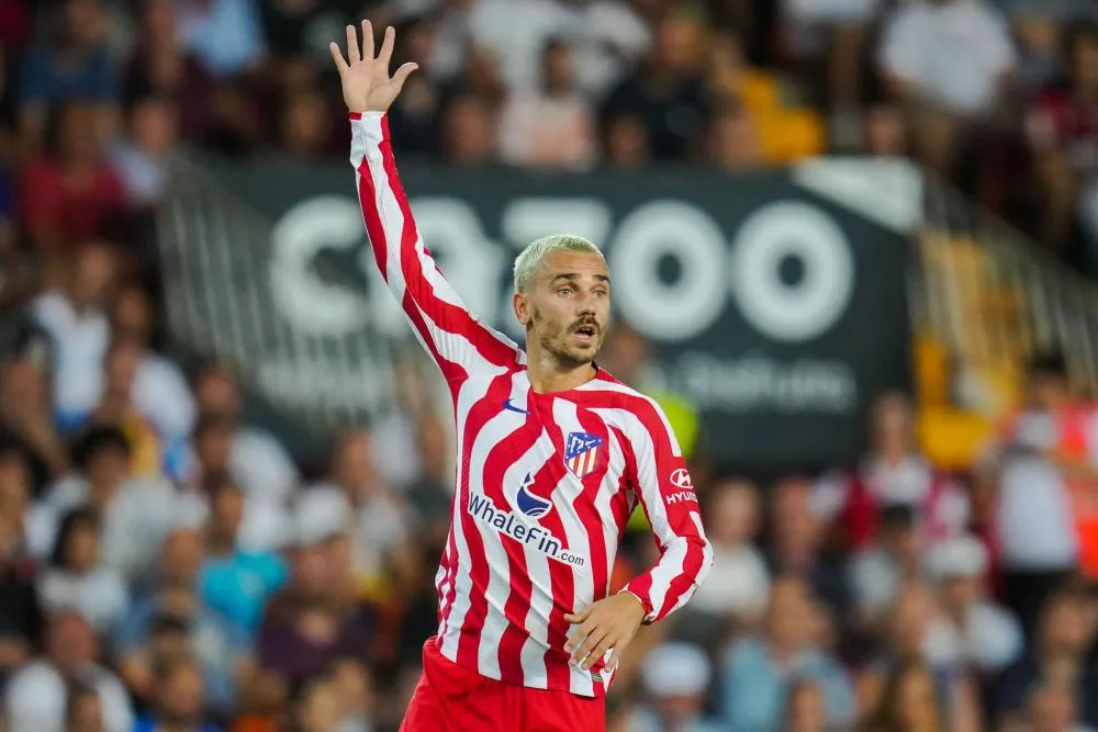 Diego Simeone prévient qu&rsquo;il va laisser Antoine Griezmann sur le banc cette saison