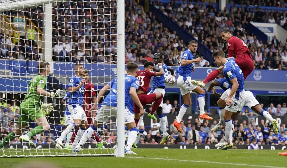Everton et Liverpool se prennent des poteaux et se quittent sans but