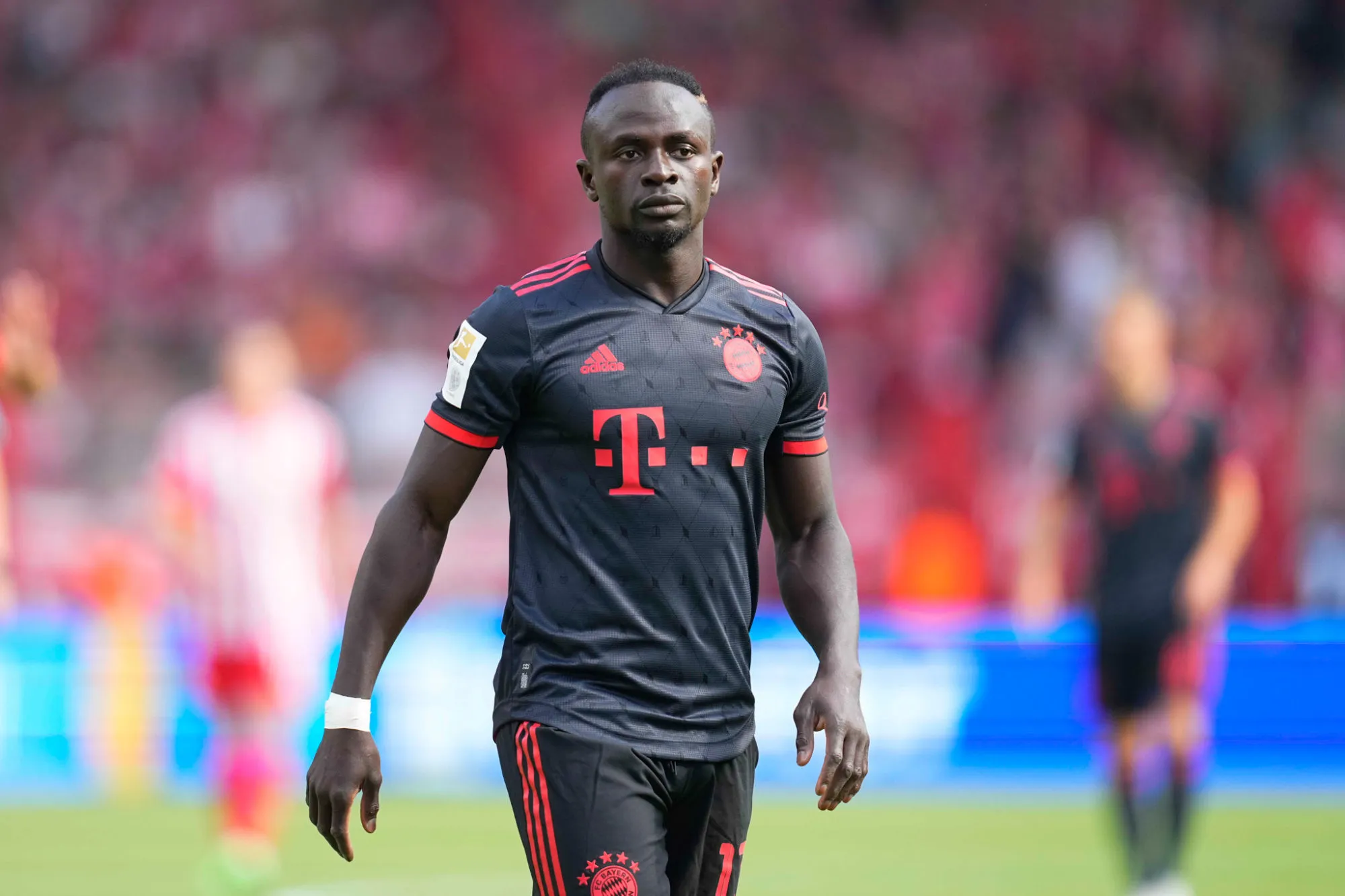 Sadio Mané signe des autographes … pendant 105 minutes !