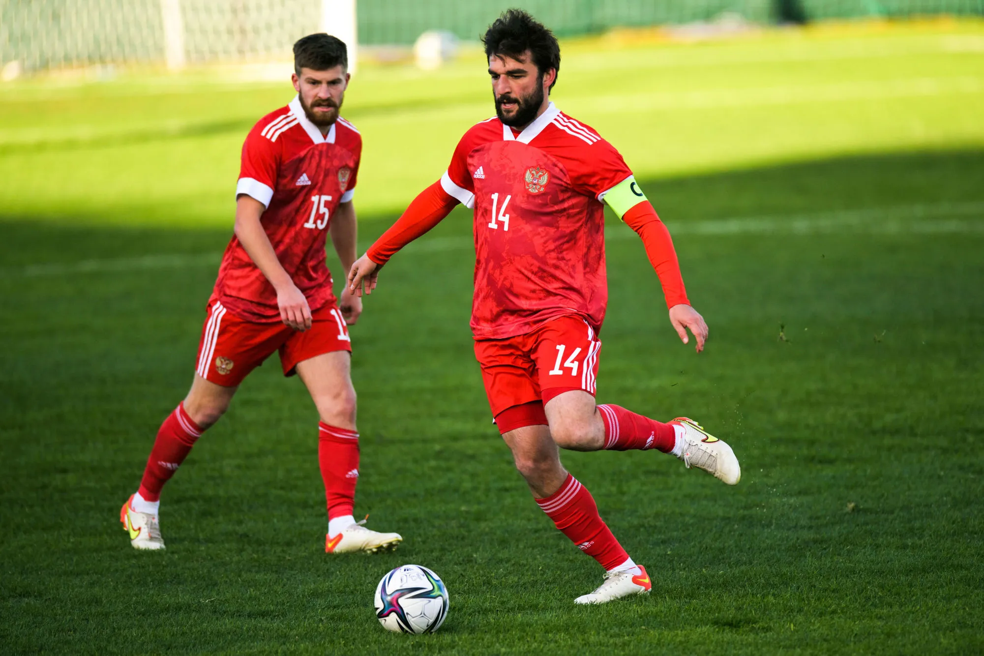 Le drapeau russe à l'envers sur le maillot de l'équipe nationale de football