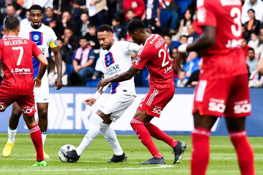 Paris gagne petit contre Brest