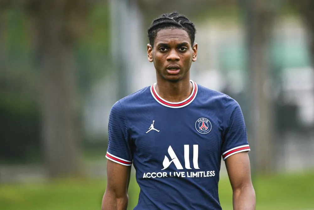 Sekou Yansané, attaquant de 19 ans du PSG, file lui aussi au Qatar