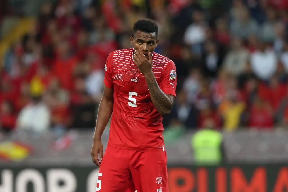 Manchester City renforce sa défense en signant Manuel Akanji