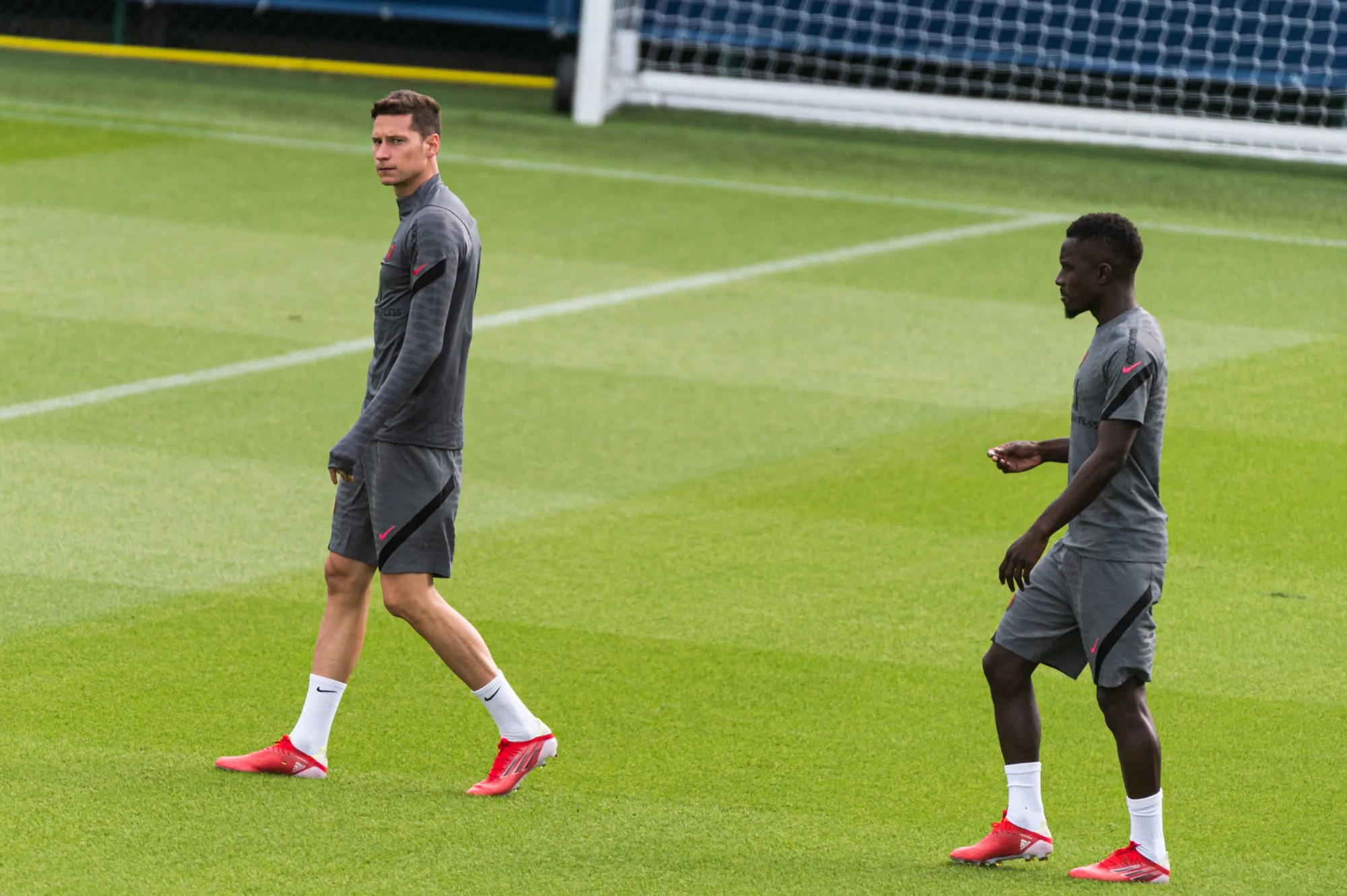 Le PSG vend Idrissa Gueye à Everton et prête Julian Draxler à Benfica