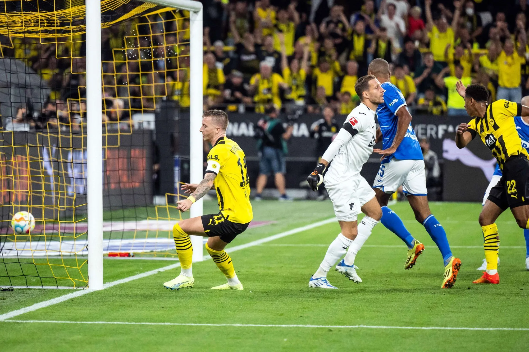 Le Borussia Dortmund bat Hoffenheim et prend la tête