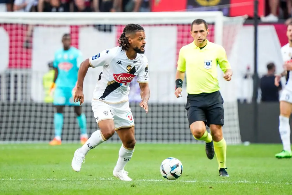 Loïs Diony (Angers SCO) victime d’une rupture du ligament croisé