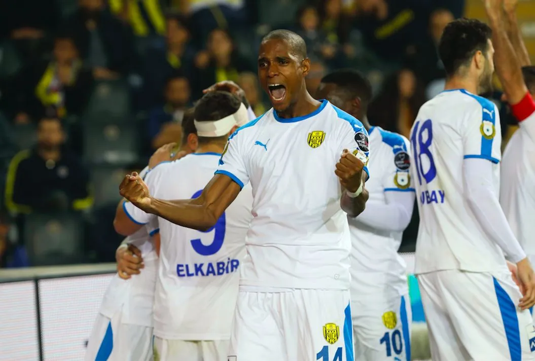 Ricardo Faty signe à Chartres