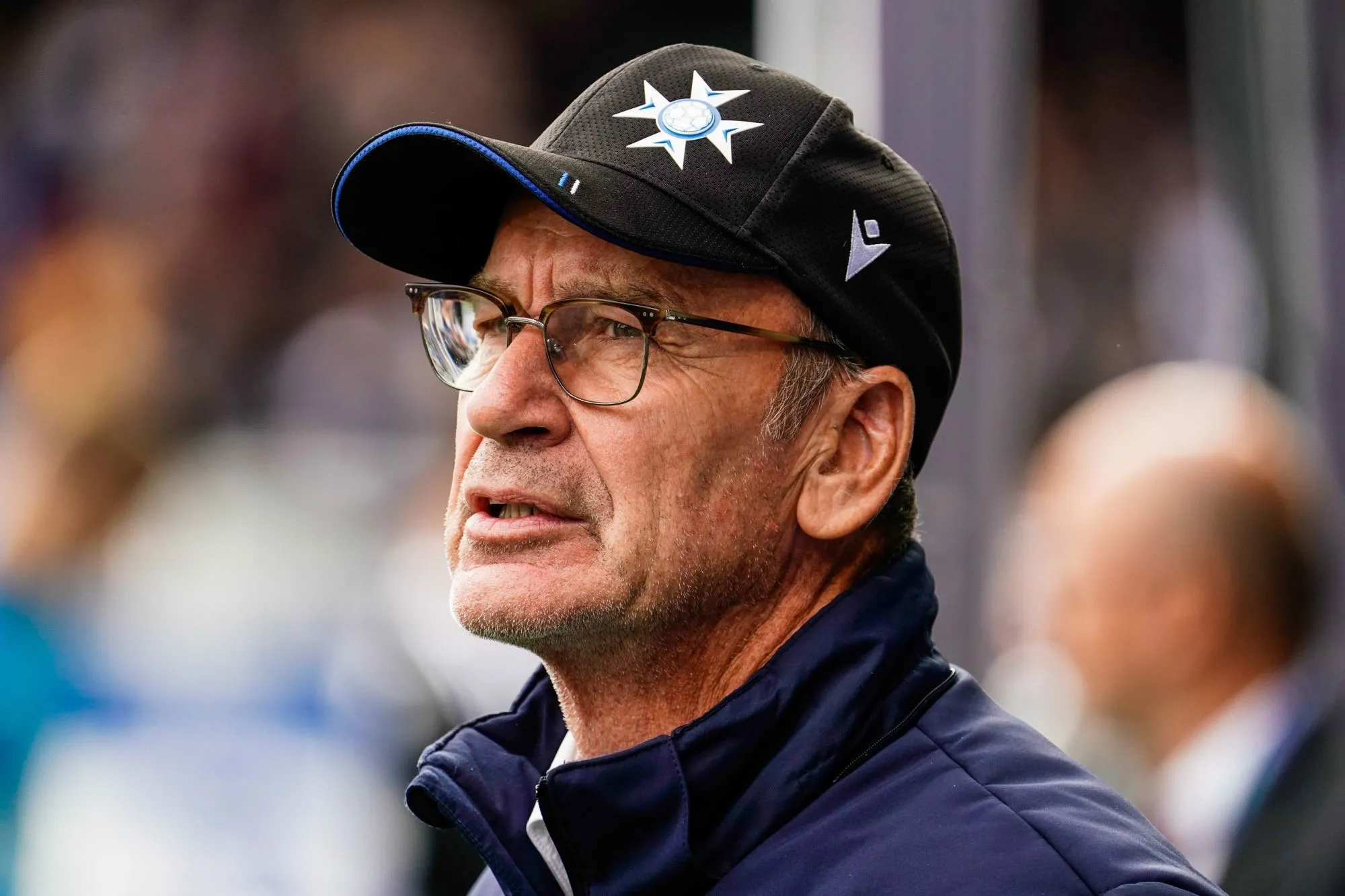 Face à Clermont, Jean-Marc Furlan fait des doigts d’honneur au public après son expulsion