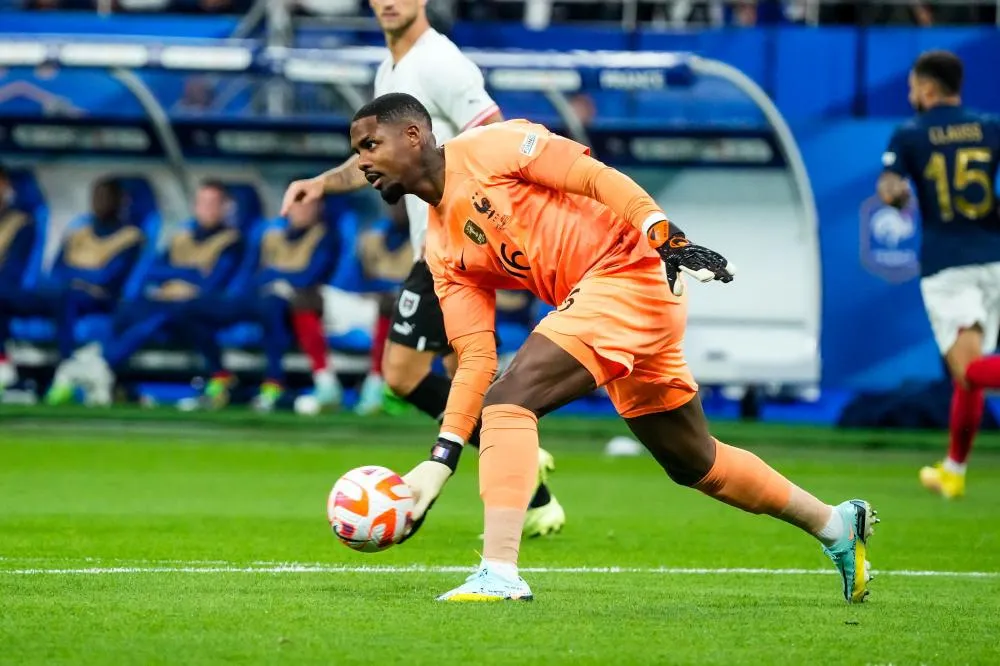 Jules Koundé et Mike Maignan sortent sur blessure en première période face à l&rsquo;Autriche