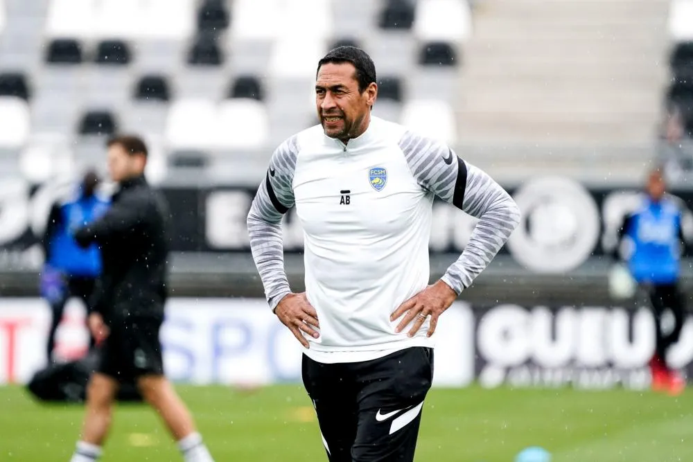 Ali Boumnijel, le sélectionneur adjoint de la Tunisie, défend le mondial au Qatar : «<span style="font-size:50%">&nbsp;</span>On essaie de prendre le football en otage<span style="font-size:50%">&nbsp;</span>»