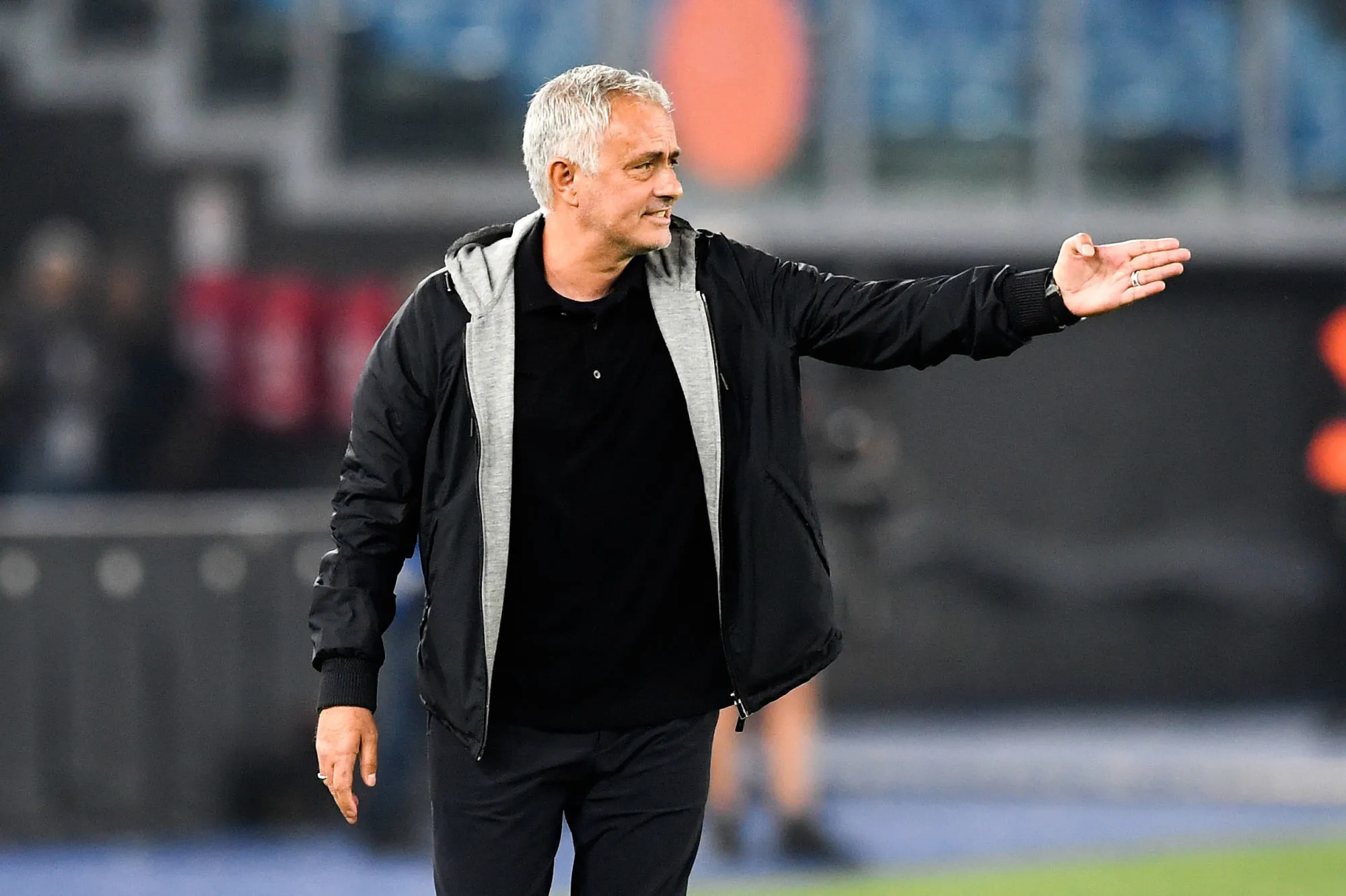 José Mourinho: « Comment s’appelle celui qui ne fait que tomber ? Lozano »