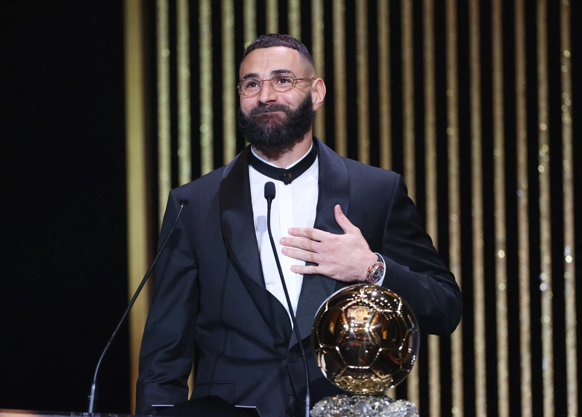 Un youtubeur est resté caché 26 heures dans des toilettes avant la cérémonie du Ballon d’or