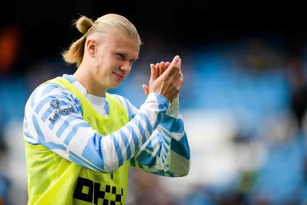 Lunettes teintées, coucher à 22h, contrôle du sommeil : les soirées folles d’Erling Haaland