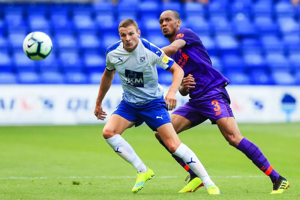 Un joueur de Wrexham sanctionné pour avoir écrit «<span style="font-size:50%">&nbsp;</span>F*** les conservateurs<span style="font-size:50%">&nbsp;</span>» sur ses chaussures