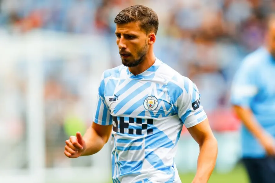 Cancelo conseille à Dias de «<span style="font-size:50%"> </span>mettre plus d’huile<span style="font-size:50%"> </span>» en Une de Men’s Health