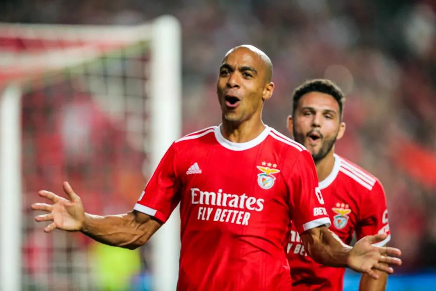 Le Benfica explose Maccabi et passe devant le PSG