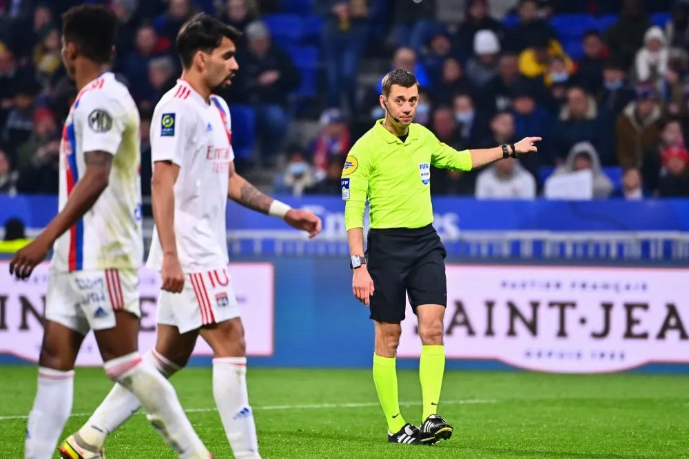 Barth Ruzza, présentateur de la chaîne de l’OL, condamné pour diffamation envers Clément Turpin