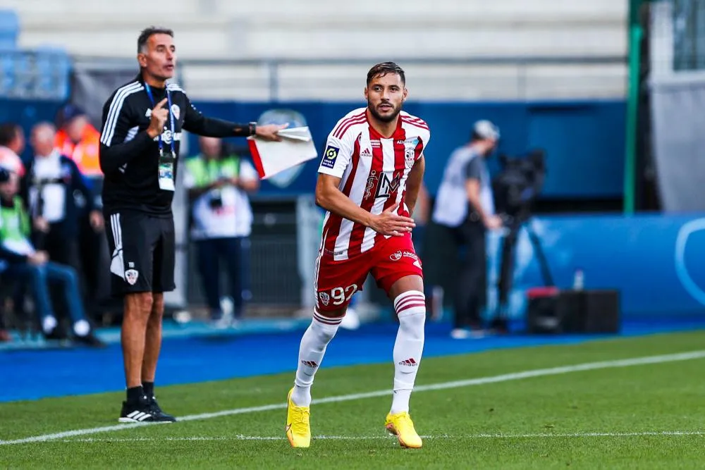 Ligue 1 : Un cinéma en Algérie va diffuser le match Ajaccio-PSG pour Youcef Belaïli