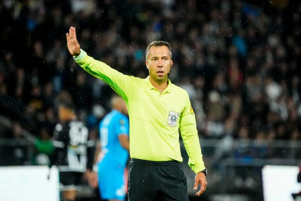 Mort de l&rsquo;arbitre français Johan Hamel