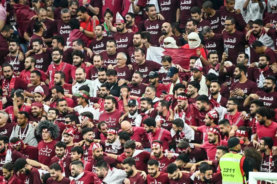 De nombreux supporters qatariens ont quitté le stade pendant le match