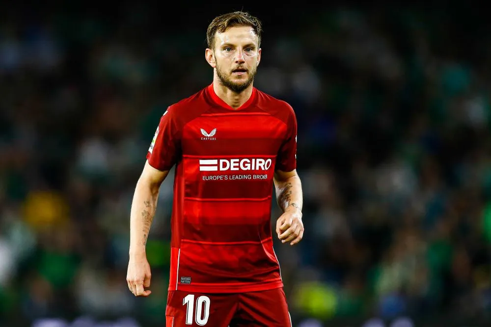 Quand Ivan Rakitić termine son match sans logo sur son maillot