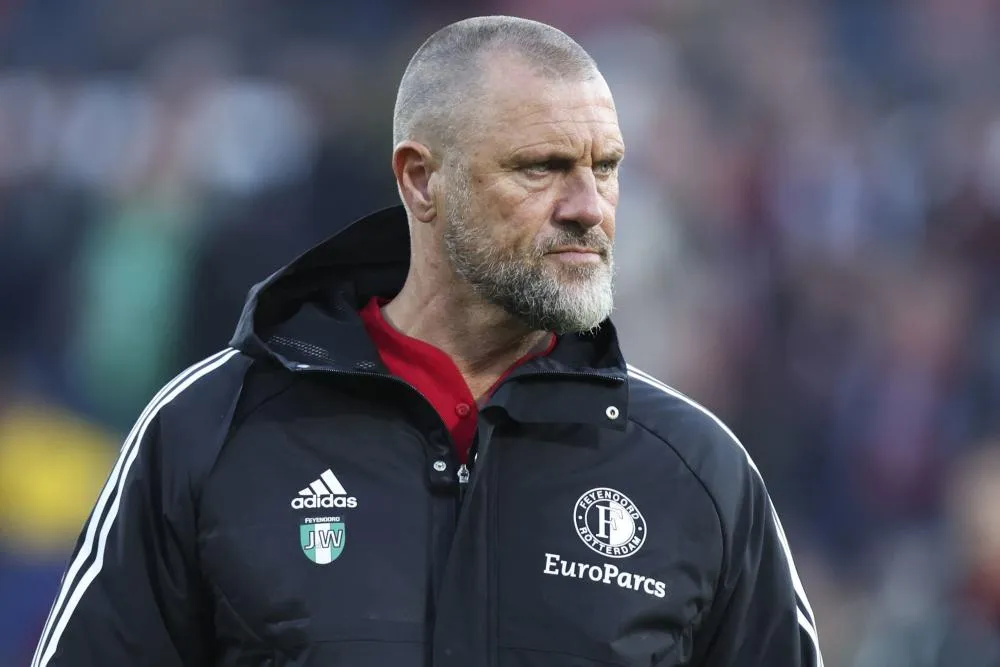 L&rsquo;entraîneur-adjoint de Feyenoord s&rsquo;offre un tatouage après la victoire contre la Lazio 