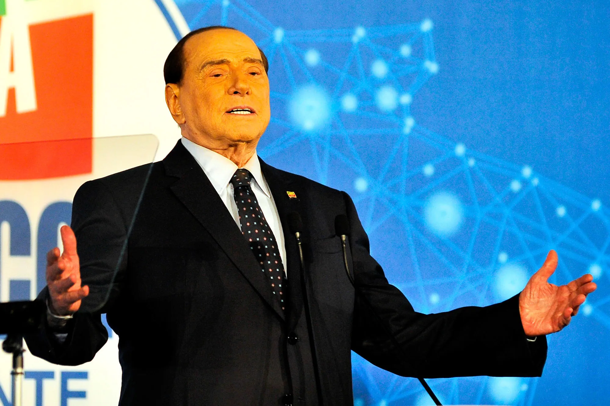 Silvio Berlusconi promet « un bus rempli de prostituées » en cas de victoire face à la Juve et au Milan