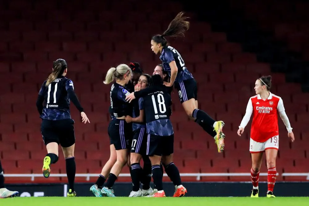 Les féminines de l’OL gagnent à Arsenal et se rapprochent des quarts de finale