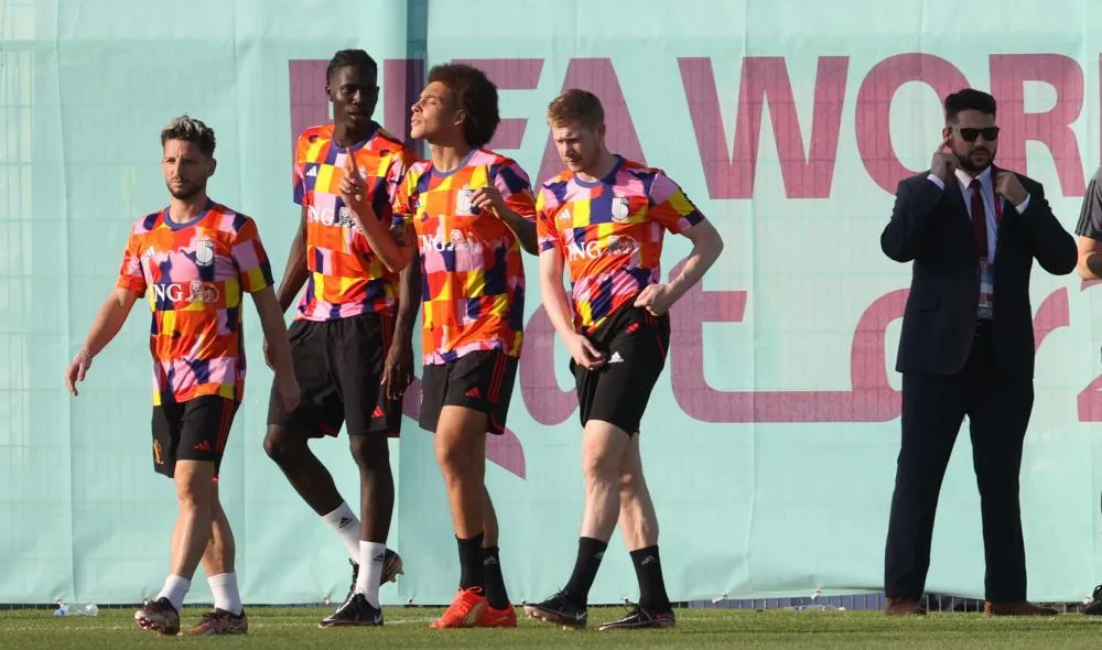 Conflit avec la FIFA et brassard LGBT One Love : La photo d&rsquo;équipe de la Belgique en maillot multicolore