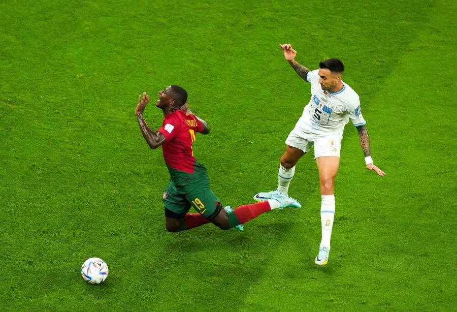 Portugal-Uruguay : Blessé, Nuno Mendes quitte le terrain en pleurs