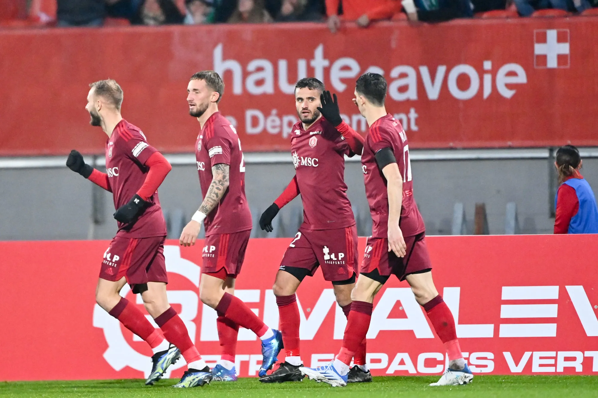 Pronostic Annecy Nîmes : analyse, cotes et prono du match de Ligue 2